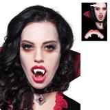 Effrayantes dents de vampire